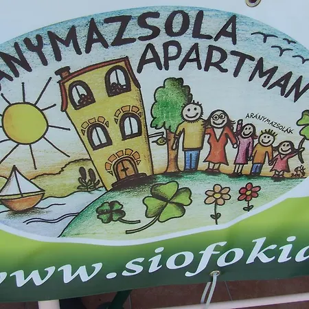 Apartment Aranymazsola Wellness Apartman