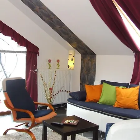 Apartment Aranymazsola Wellness Apartman *